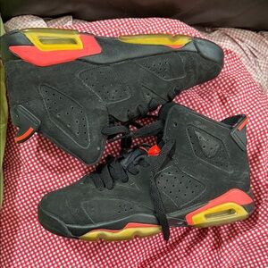 Jordan 6 infrared kids size 4.5Y